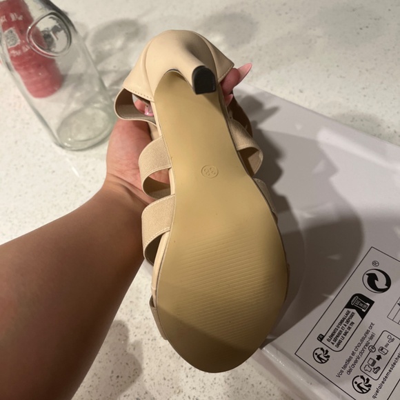 Strappy heels - Picture 4 of 4